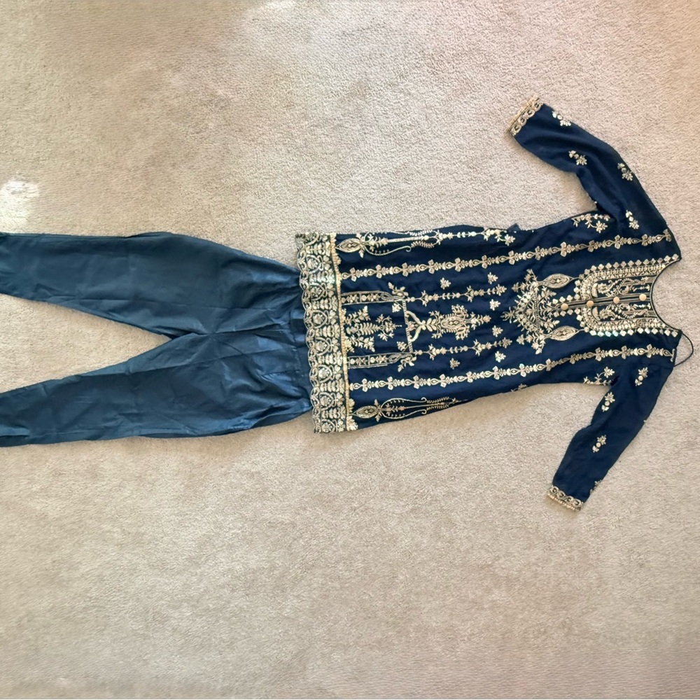 Elegant Emerald and Gold Embroidered Kurta and Pant - Picture 10 of 16